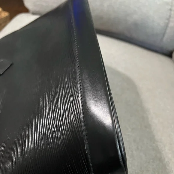 Authentic Louis Vuitton Epi black Alma - Picture 5 of 16